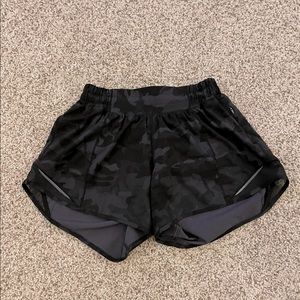 Lululemon Hotty Hot Low Rise Short 4”
